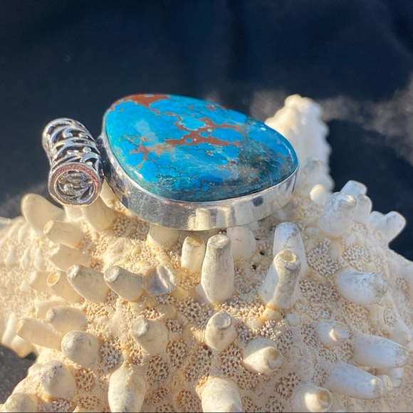 Turquoise statement pendant - Picture 4 of 6